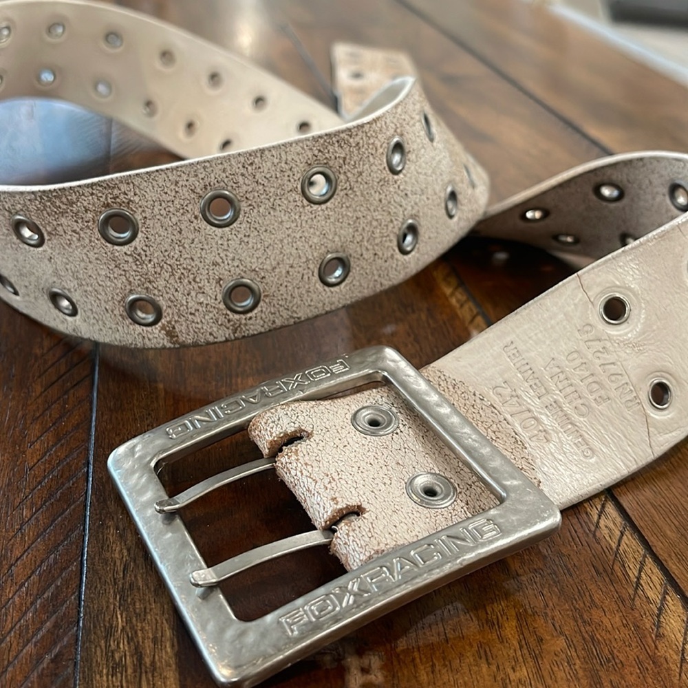 Fox Racing Cream Tan Moto Genuine Leather Belt 40/42 Engraved Metallic Buckle - Picture 3 of 17